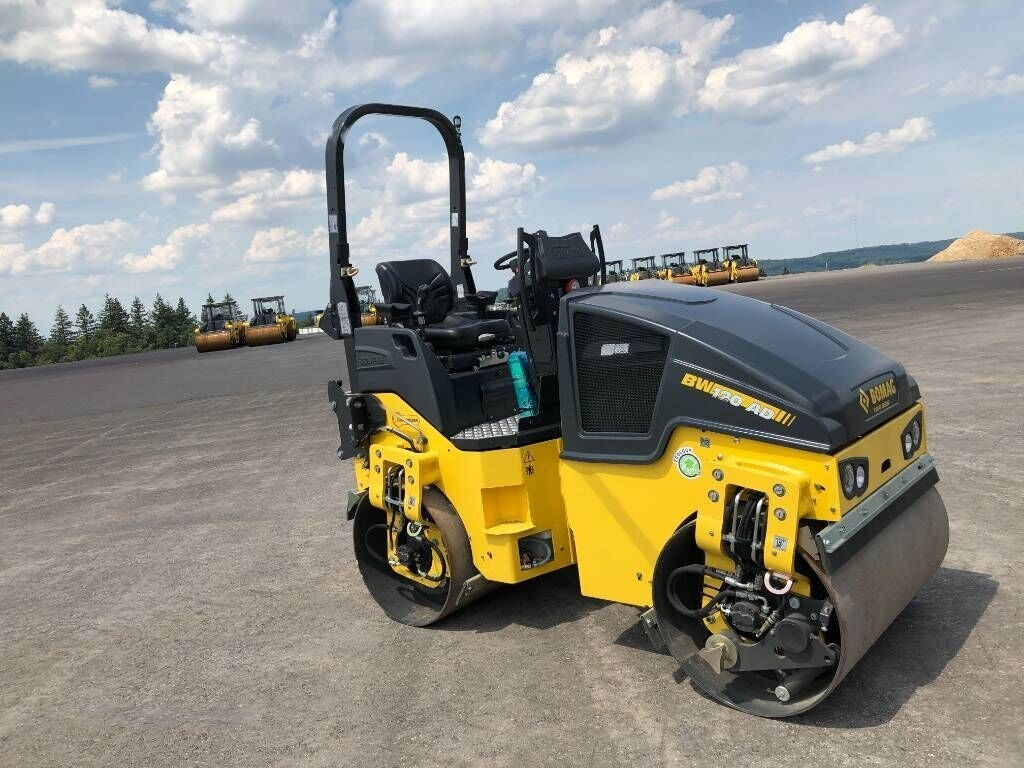 PDF Bomag BW 120 AD-5 Tandem Vibratory Roller Parts Manual SN 101880381001 - 101880389999