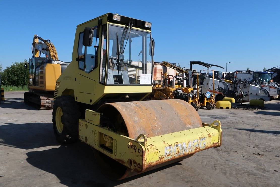 PDF Bomag BW 124 PDH-3 Single Drum Vibratory Roller Parts Manual SN 901581581003- 901581589999