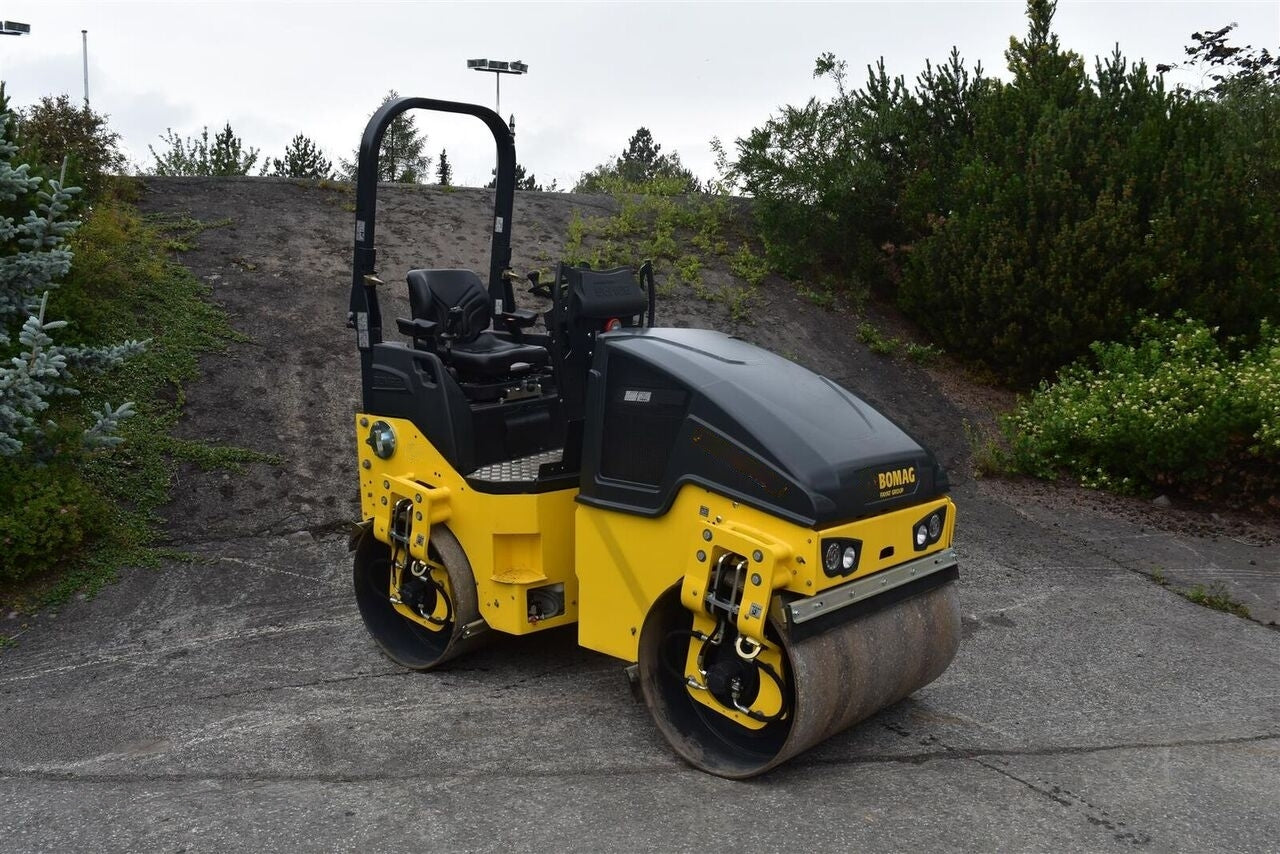 PDF Bomag BW 138 AD-5 Tandem Vibratory Roller Parts Manual SN 101650371001 - 101650379999