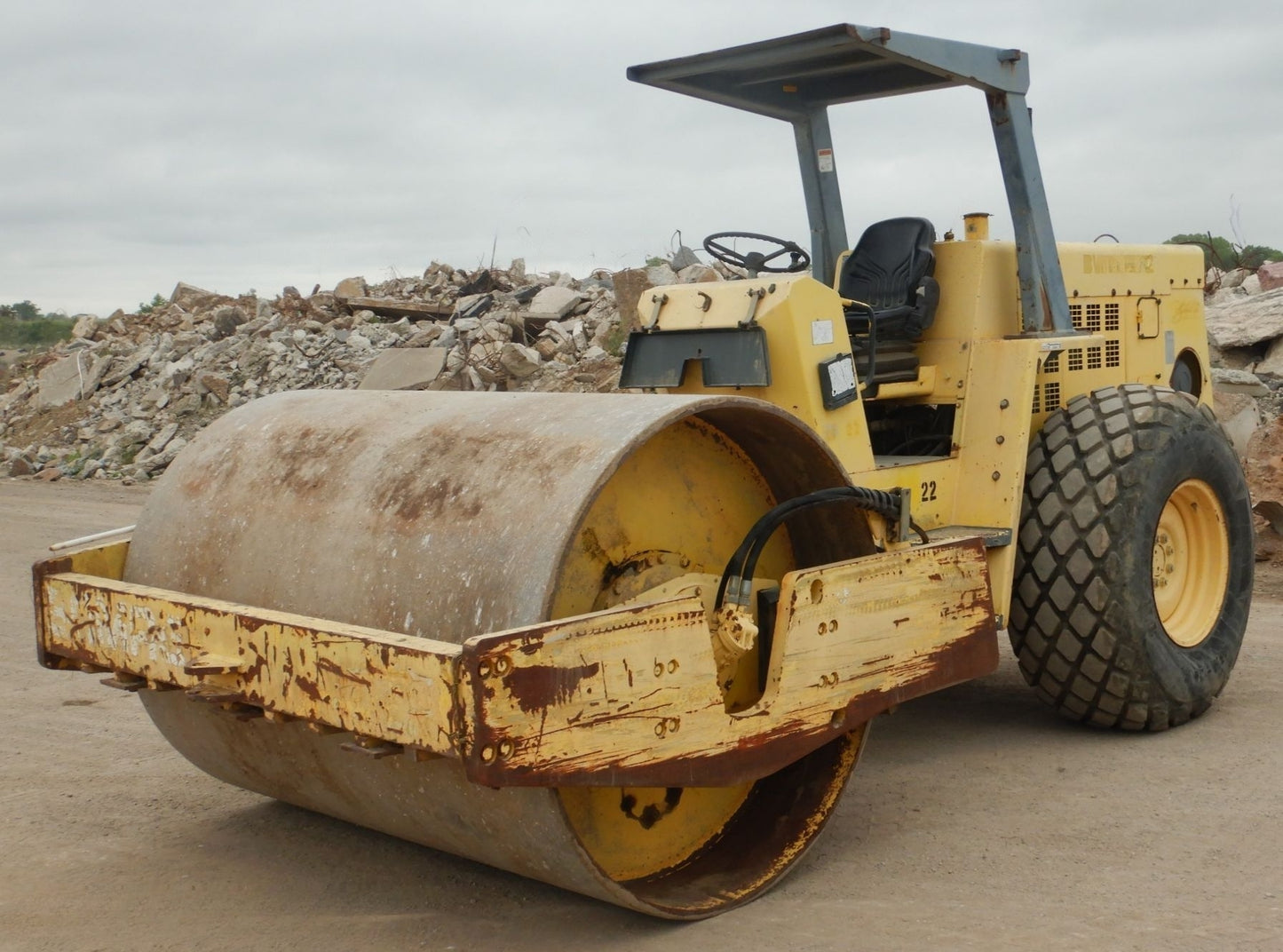 PDF Bomag BW 212 D-3 Single Drum Vibratory Roller Parts Manual SN 101580250101- 101580250134