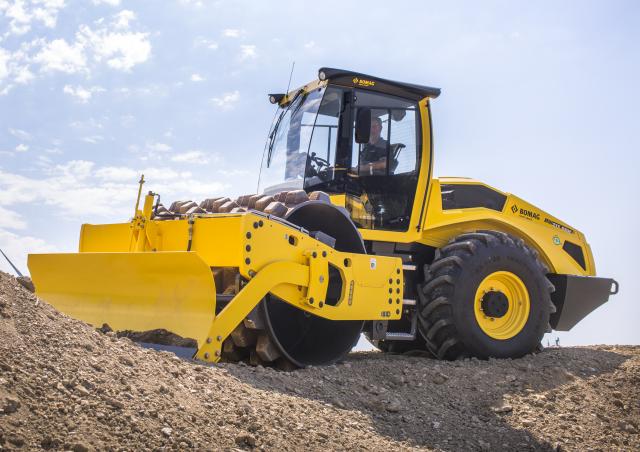 PDF BOMAG BW 213 PDB US Single Drum Vibratory Roller Parts Manual 101400610101- 101400610150