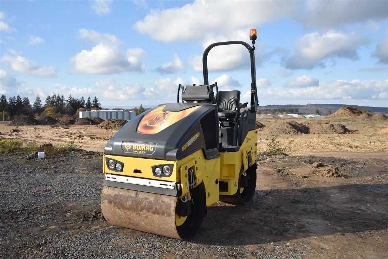 PDF Bomag BW 100 ADM-5 Tandem Vibratory Roller Parts Manual SN 101462031359 - 101462039999