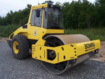 PDF Bomag BW 214 PDH-4 Single Drum Vibratory Roller Parts Manual SN 101582591001 - 101582591004